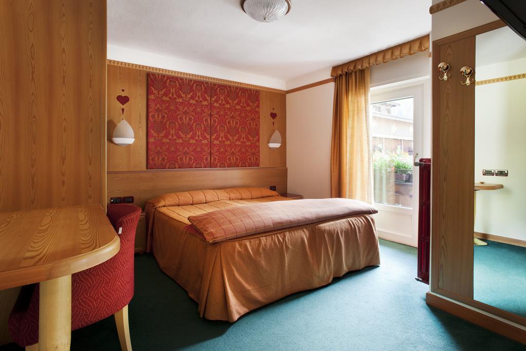 Hotel Haus Michaela Sappada Exterior foto